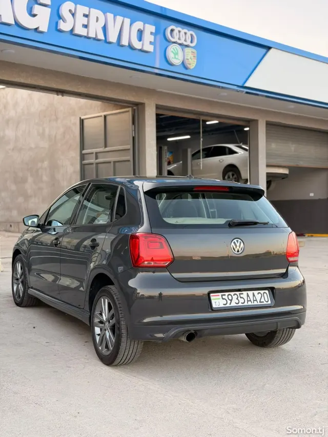 Volkswagen Polo 2015 · 1.4 AT
