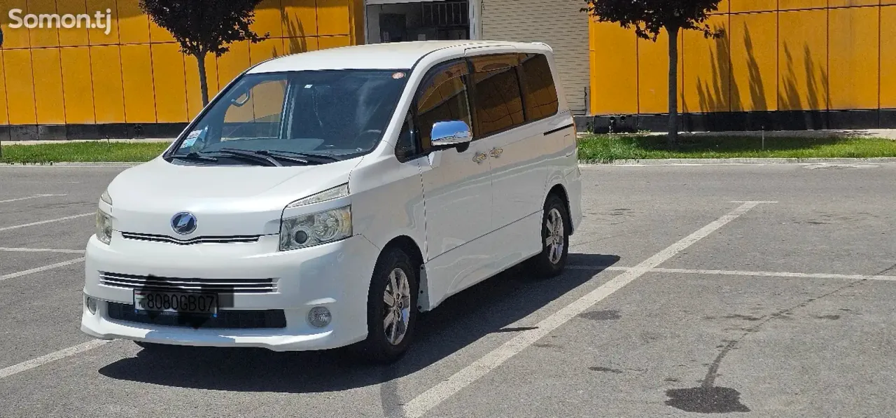 Toyota Voxy 2009 · 2.0 AT