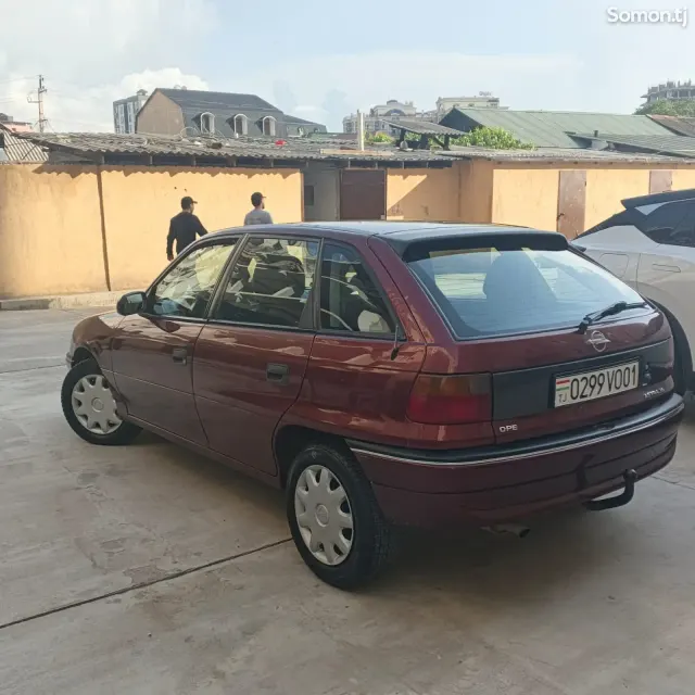 Opel Astra F 1996 · 1.6 MT