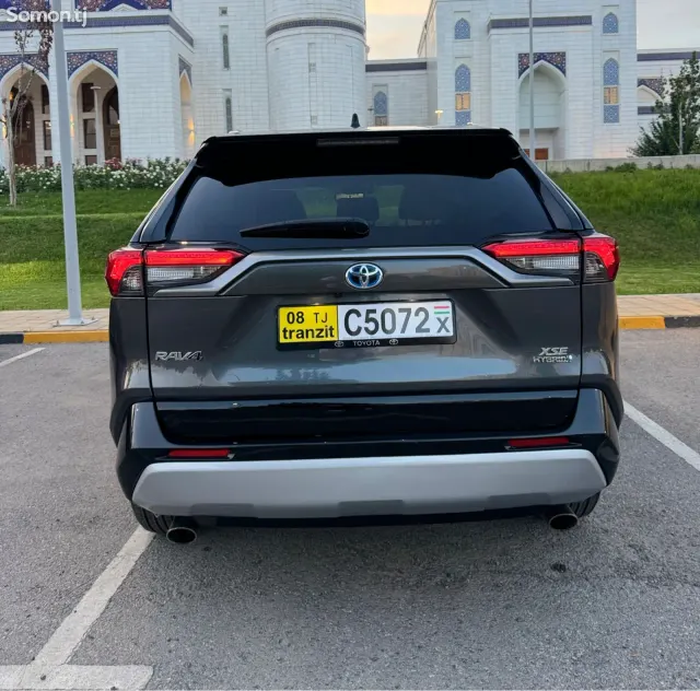 Toyota RAV 4 2020 · 2.5 AT