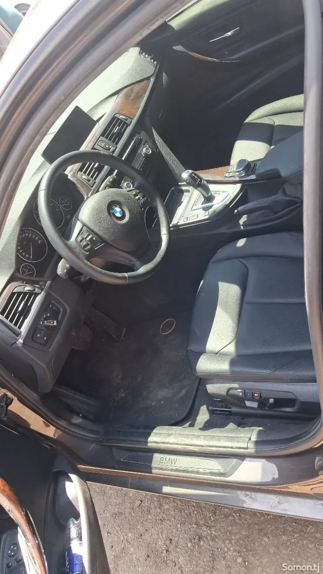 BMW 3 series 2015 · 2.0 AT