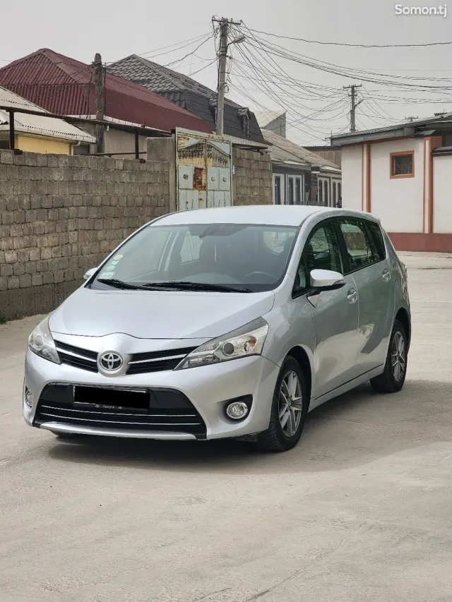 Toyota Corolla Verso 2015 · 1.6 MT
