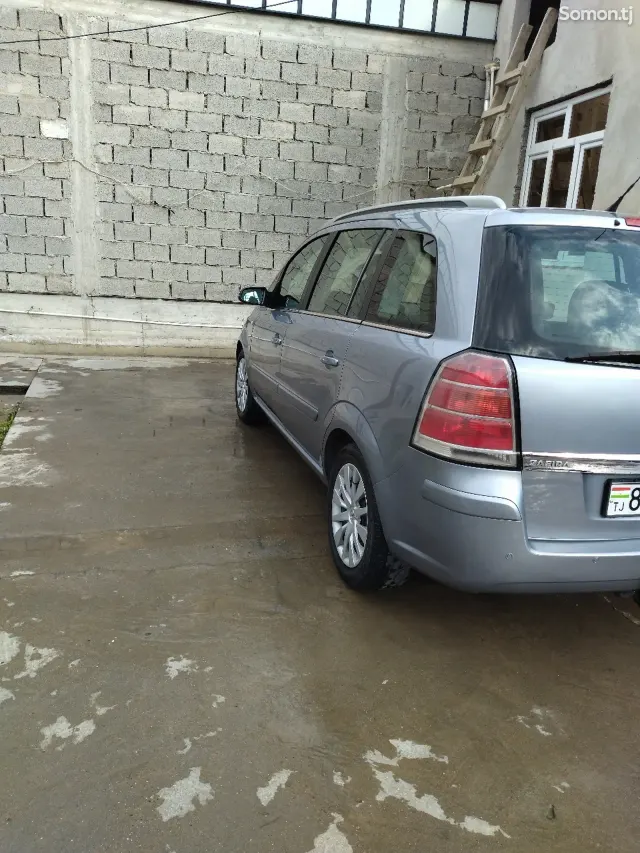 Opel Zafira 2006 · 1.9 MT