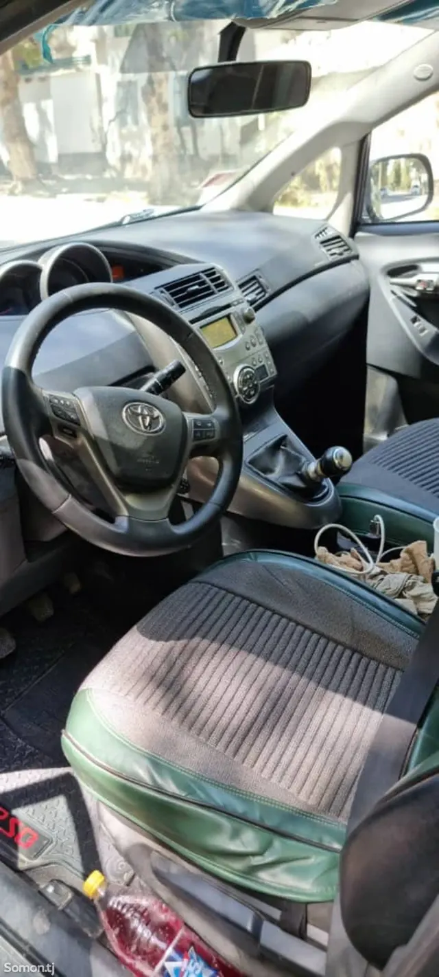 Toyota Verso 2010 · 1.8 MT