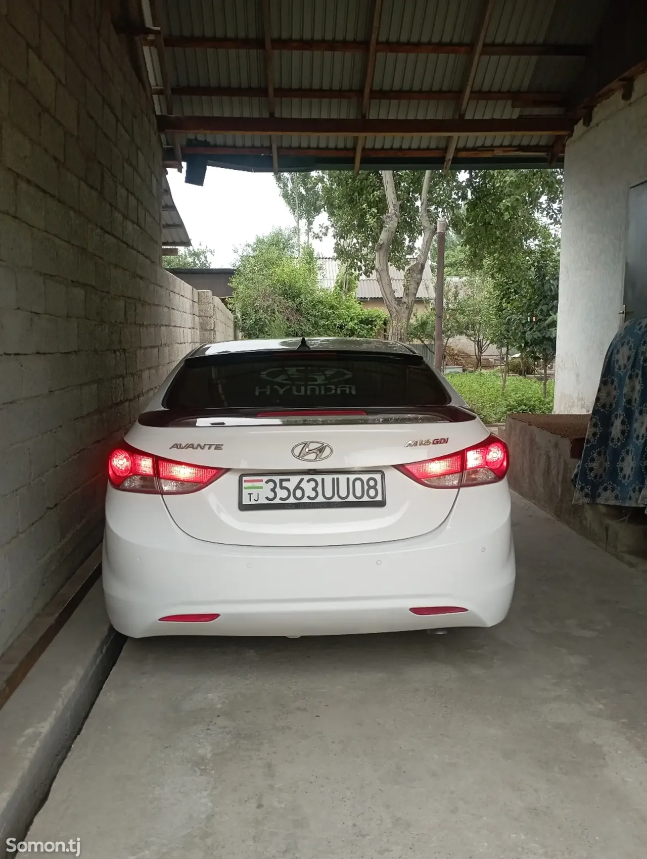 Hyundai Avante 2012 · 1.6 AT