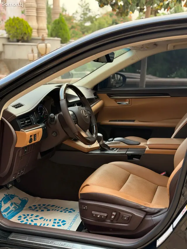 Lexus ES series 2016 · 3.0 AT