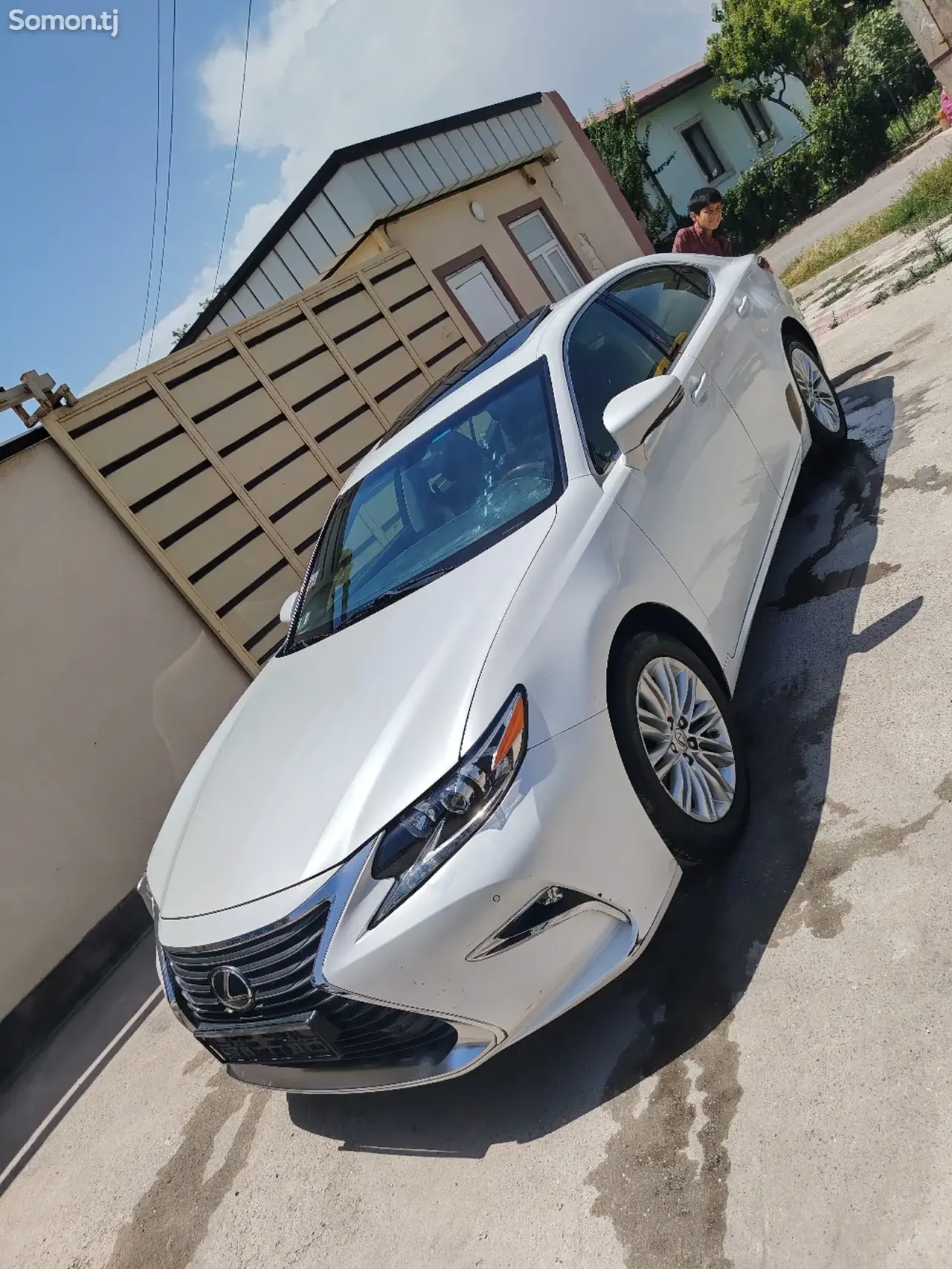 Lexus ES series 2016 · 2.5 AT