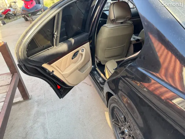 BMW 5 series 2003 · 4.4 AT