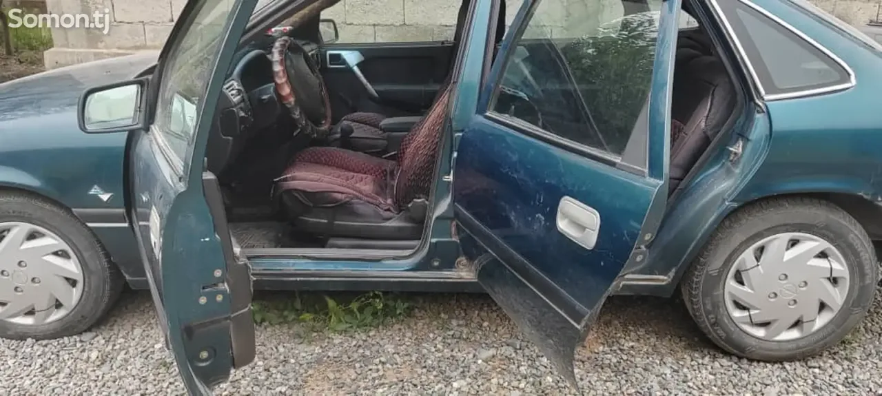 Opel Vectra A 1995 · 1.8 MT