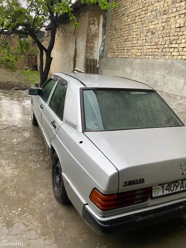 Mercedes-Benz W124 1989 · 2.0 MT