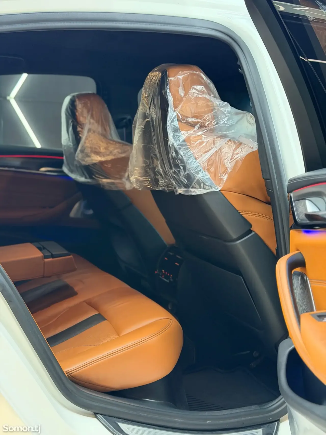 BMW M5 2019 · 4.4 AT
