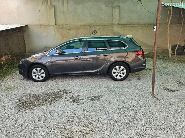 Opel Astra J 2015 · 1.6 MT