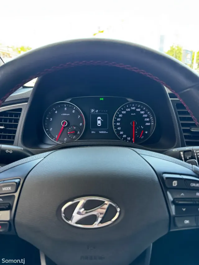 Hyundai Avante 2016 · 1.6 AT