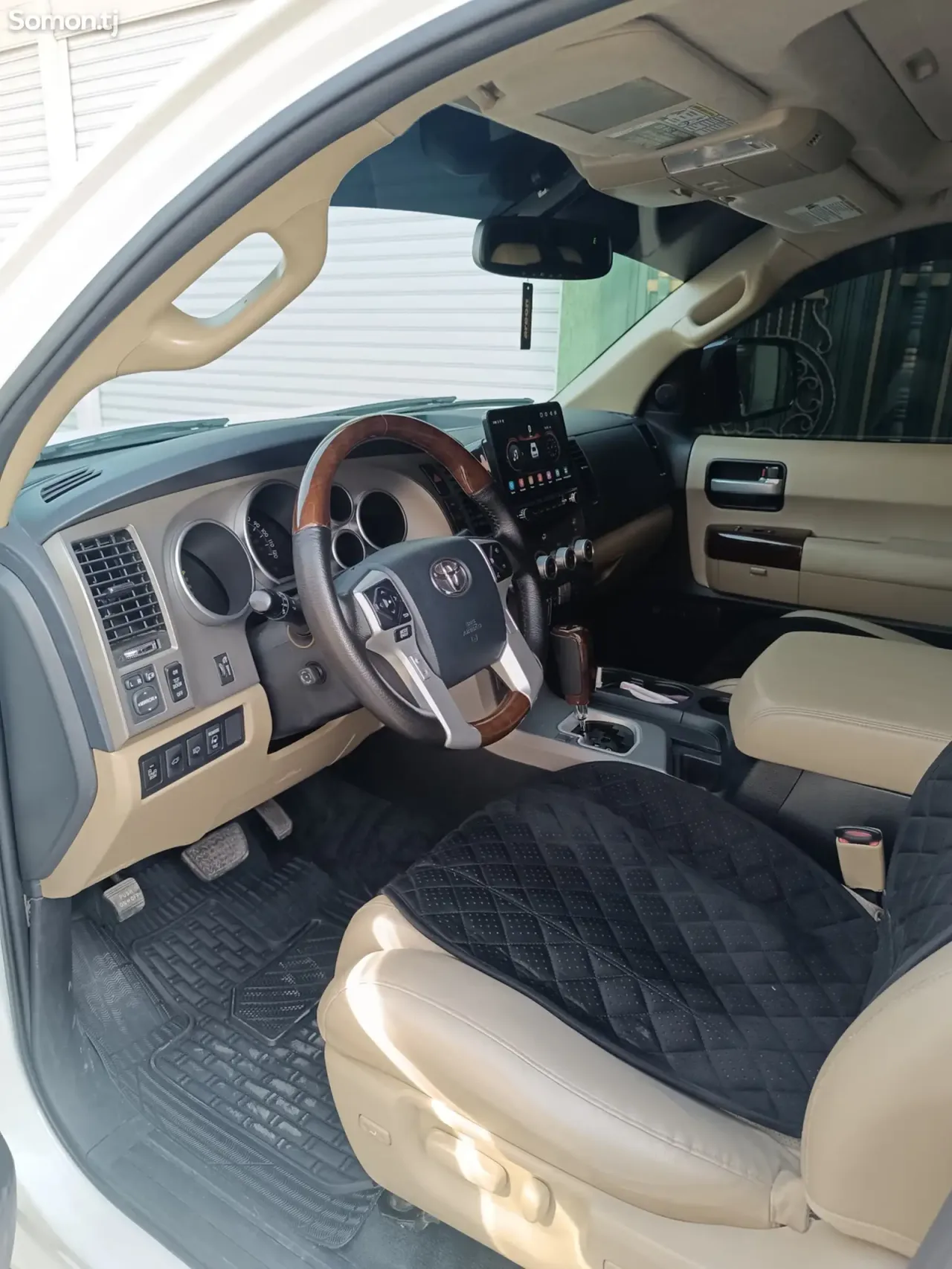 Toyota Sequoia 2014 · 5.7 AT