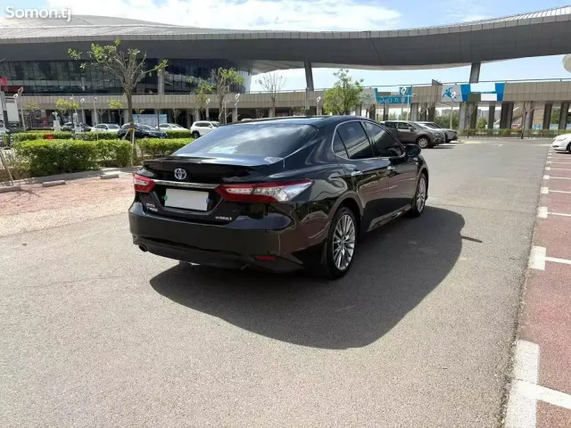 Toyota Camry 2018 · 2.5 AT