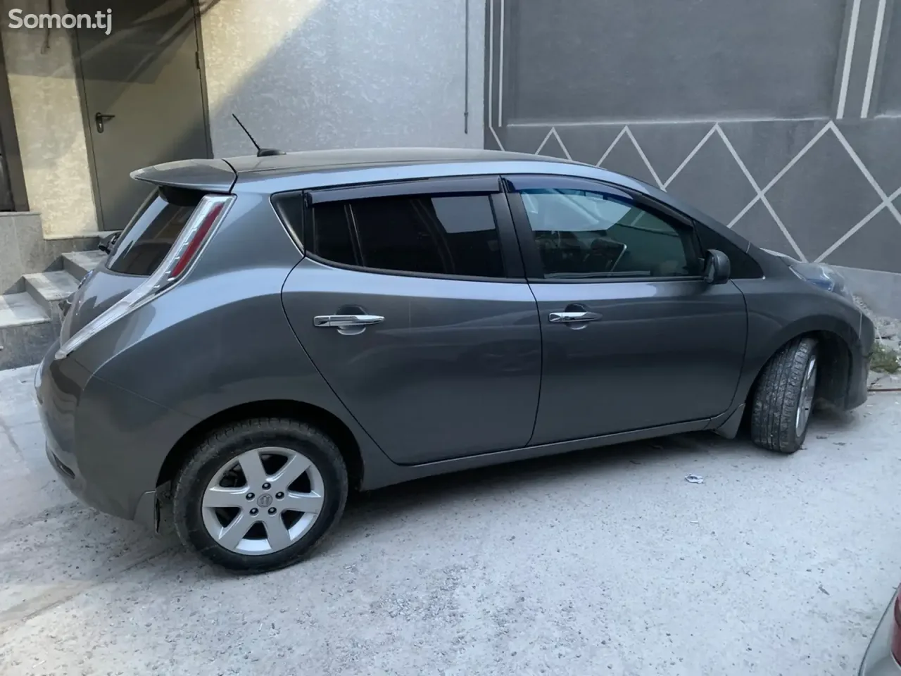 Nissan Leaf 2017 · AT