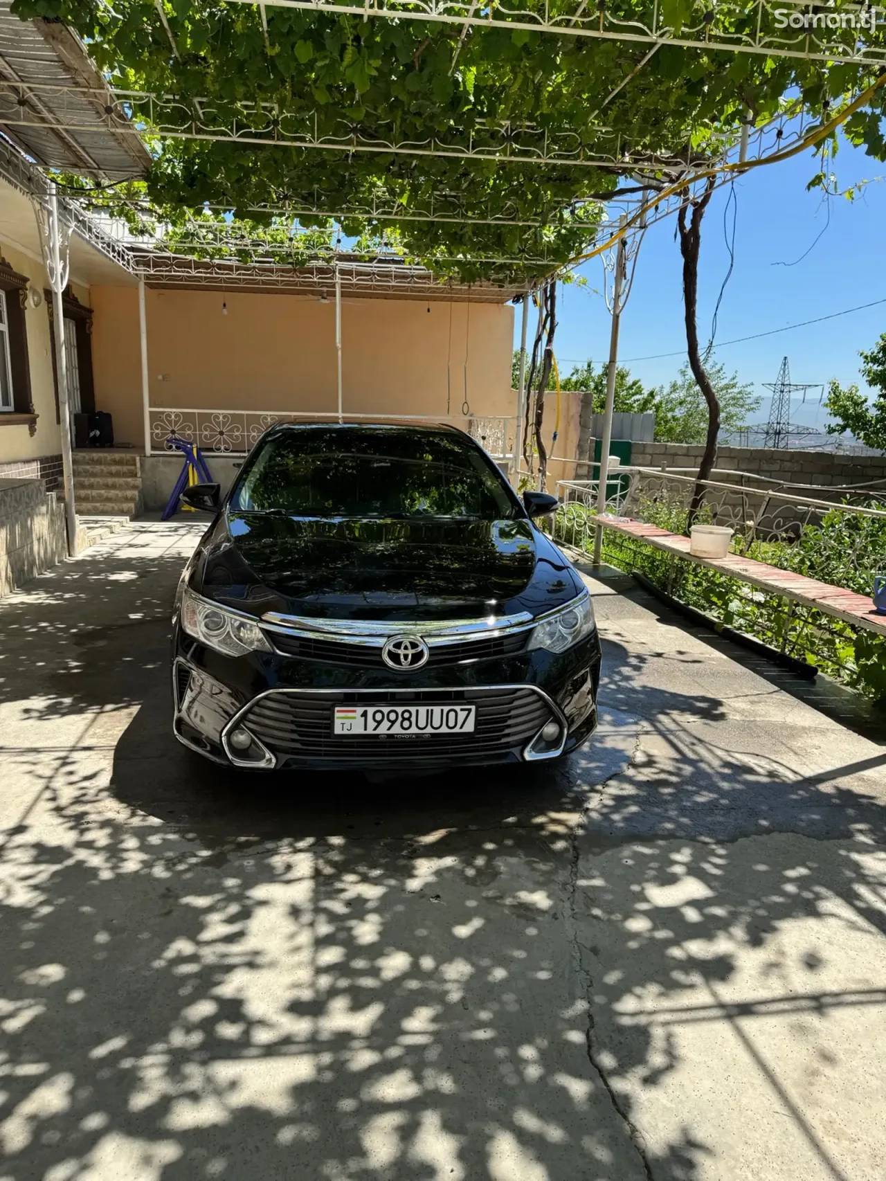 Toyota Camry 2015 · 2.0 AT