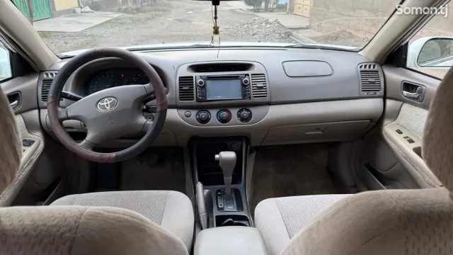 Toyota Camry 2002 · 2.4 AT