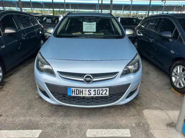Opel Astra J 2014 · 1.4 MT