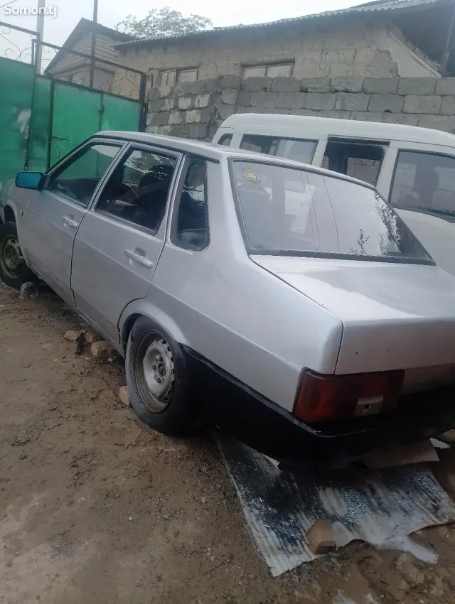 Lada (ВАЗ) 21099 2000 · 1.6 MT
