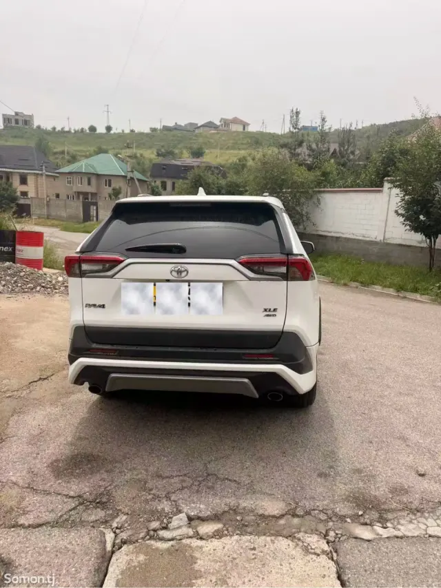 Toyota RAV 4 2021 · 2.5 AT