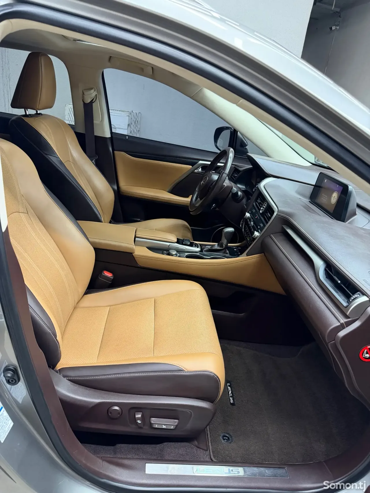 Lexus RX series 2017 · 3.5 AT