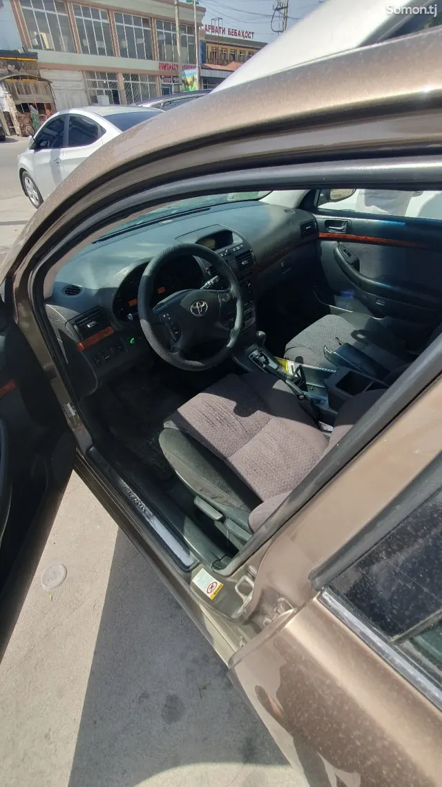 Toyota Avensis 2005 · 1.8 AT
