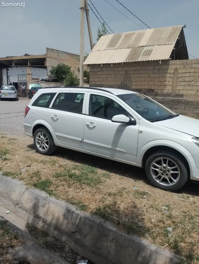 Opel Astra H 2005 · 1.4 MT