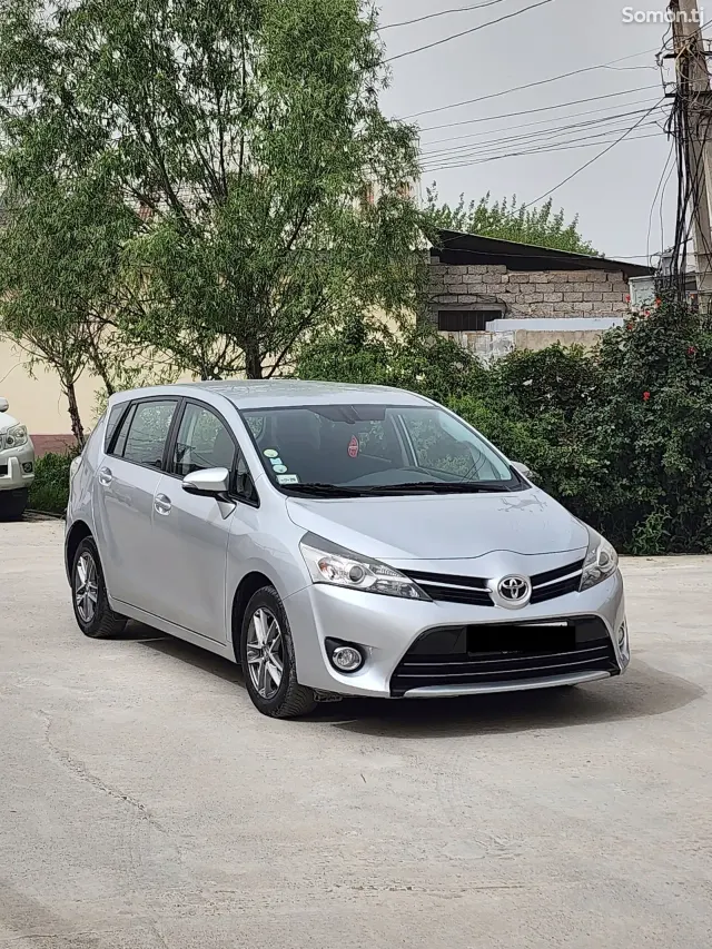 Toyota Corolla Verso 2015 · 1.6 MT