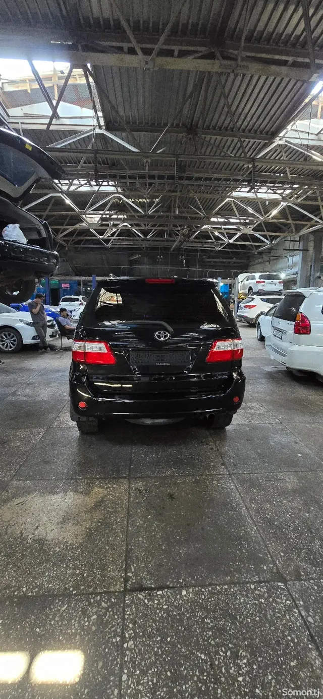 Toyota Fortuner 2008 · 2.7 MT