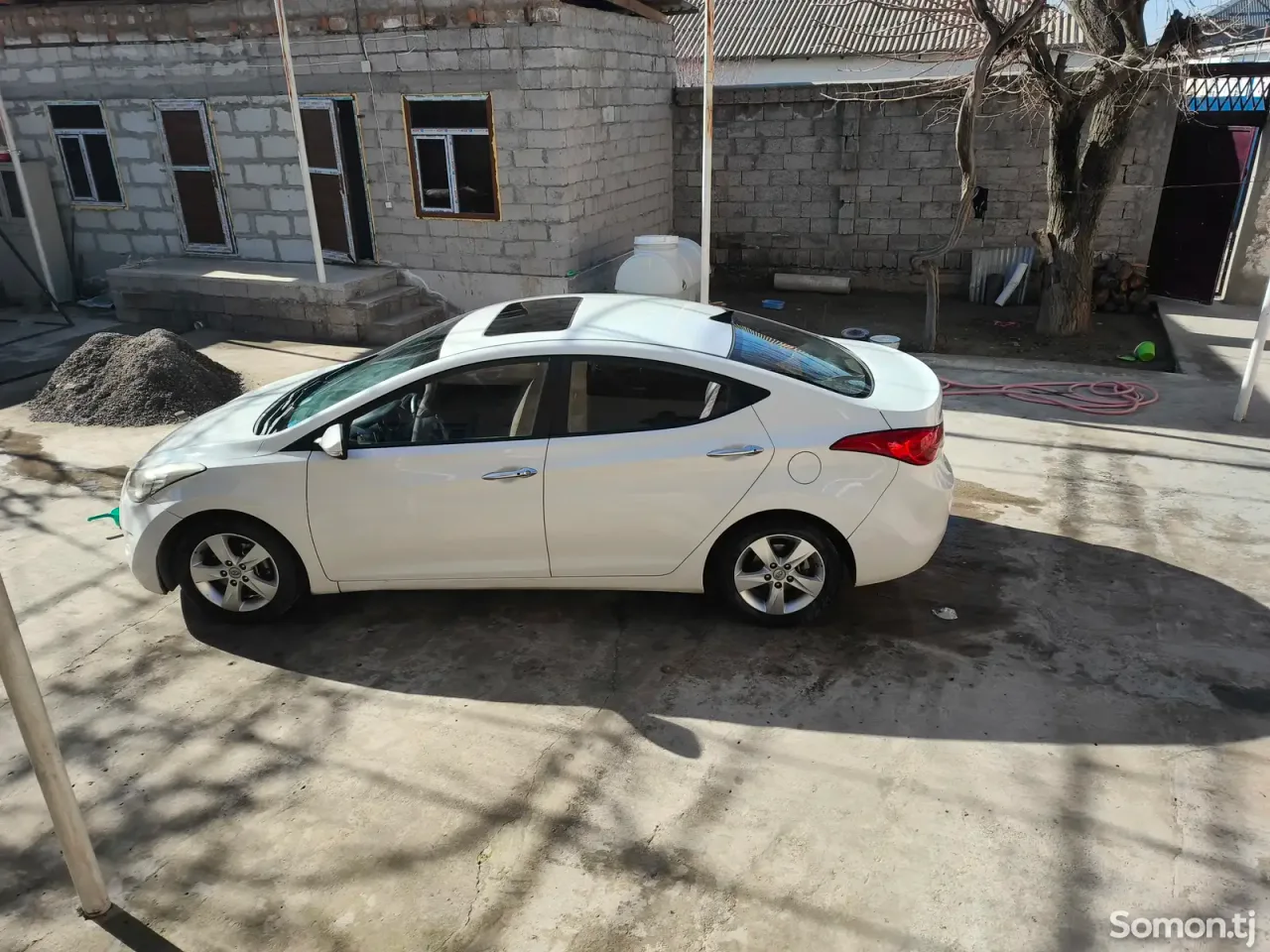 Hyundai Avante 2012 · 1.6 AT