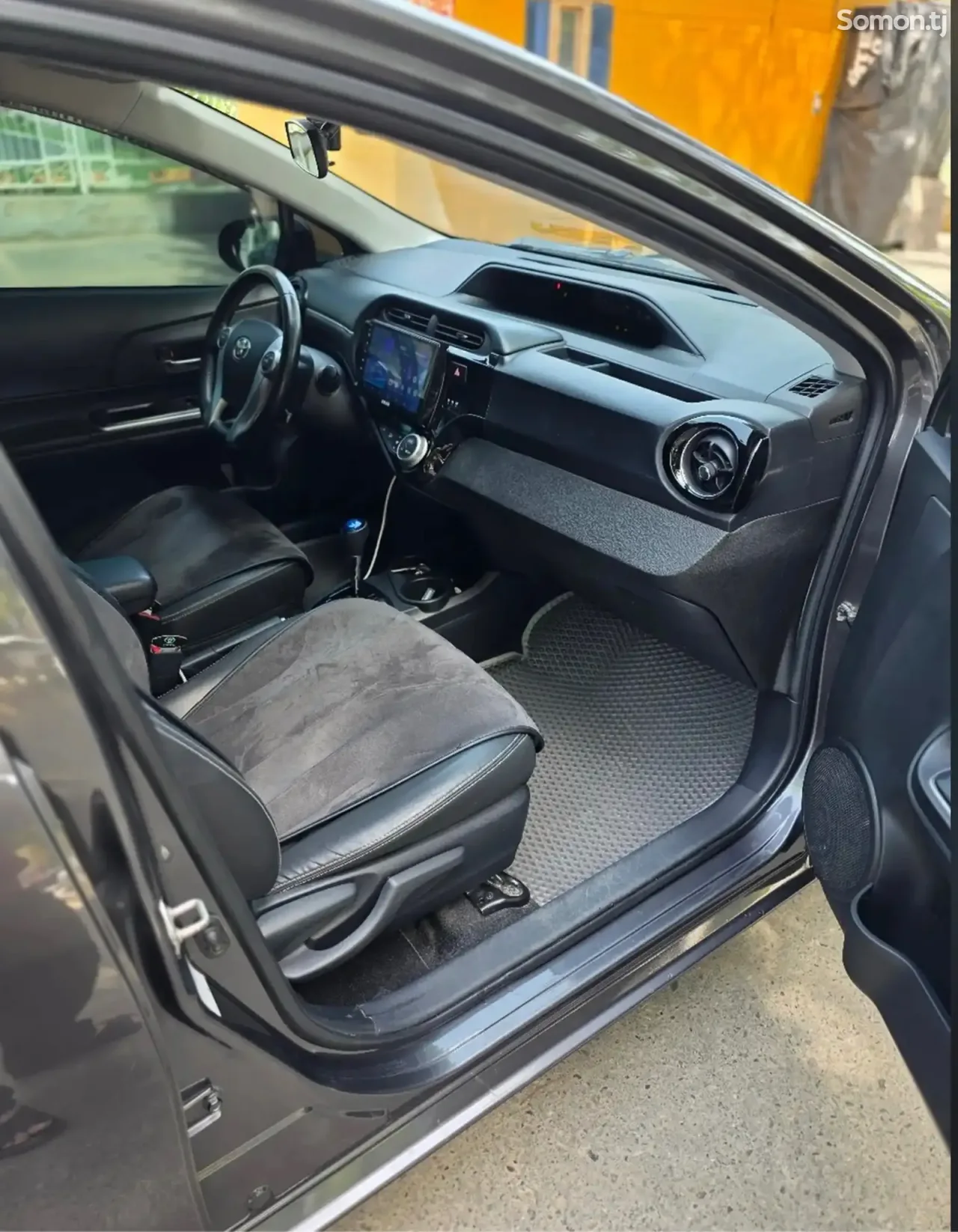 Toyota Aqua 2015 · 1.5 CVT