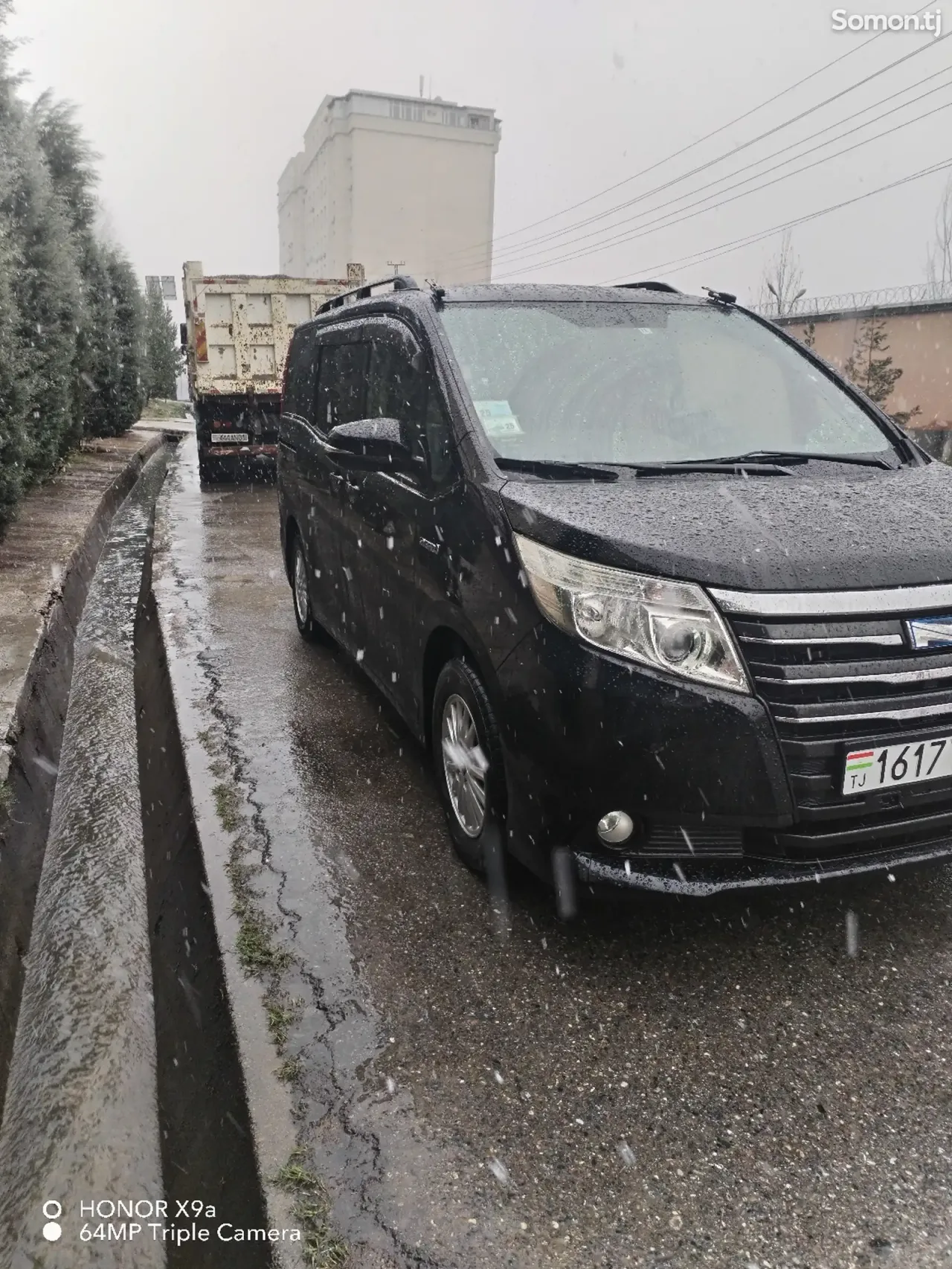 Toyota Noah 2014 · 2.0 AT
