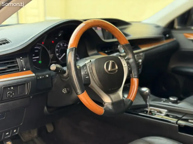 Lexus ES series 2014 · 3.0 AT