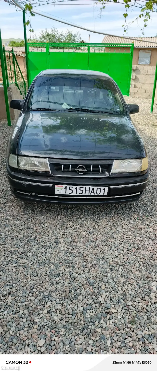 Opel Vectra A 1994 · 1.6 MT