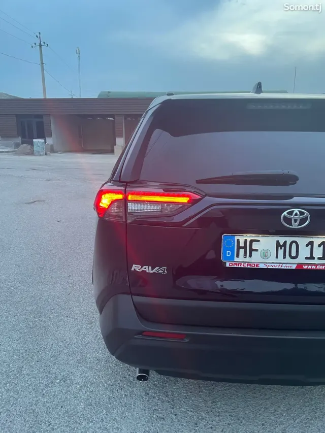 Toyota RAV 4 2022 · 2.5 AT