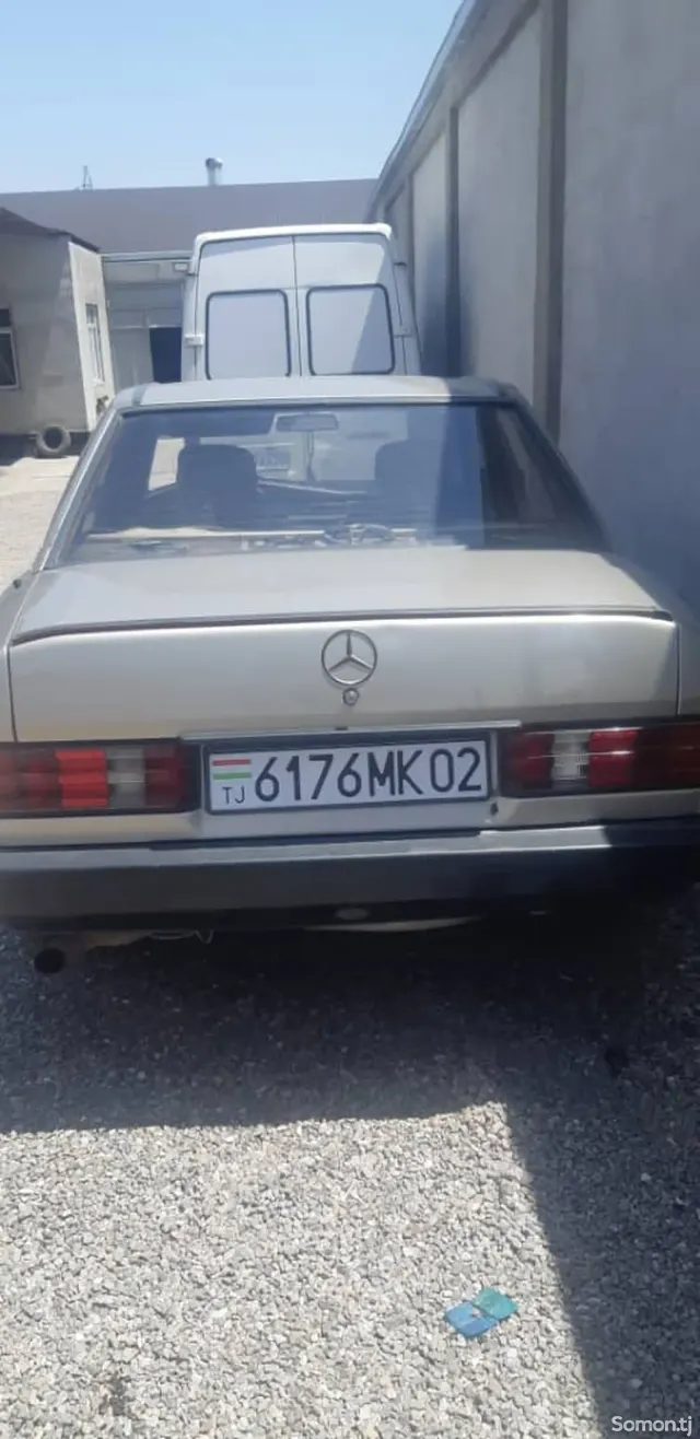 Mercedes-Benz W201 1986 · 2.0 MT