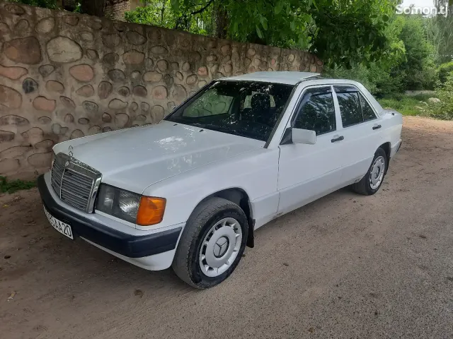Mercedes-Benz W201 1991 · 2.0 MT