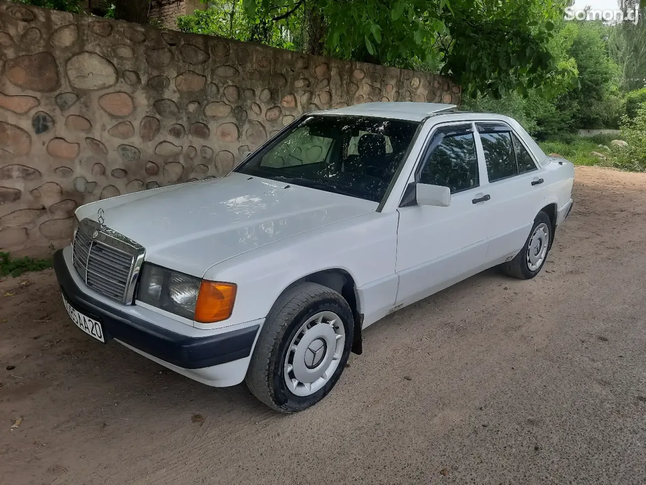 Mercedes-Benz W201 1991 · 2.0 MT