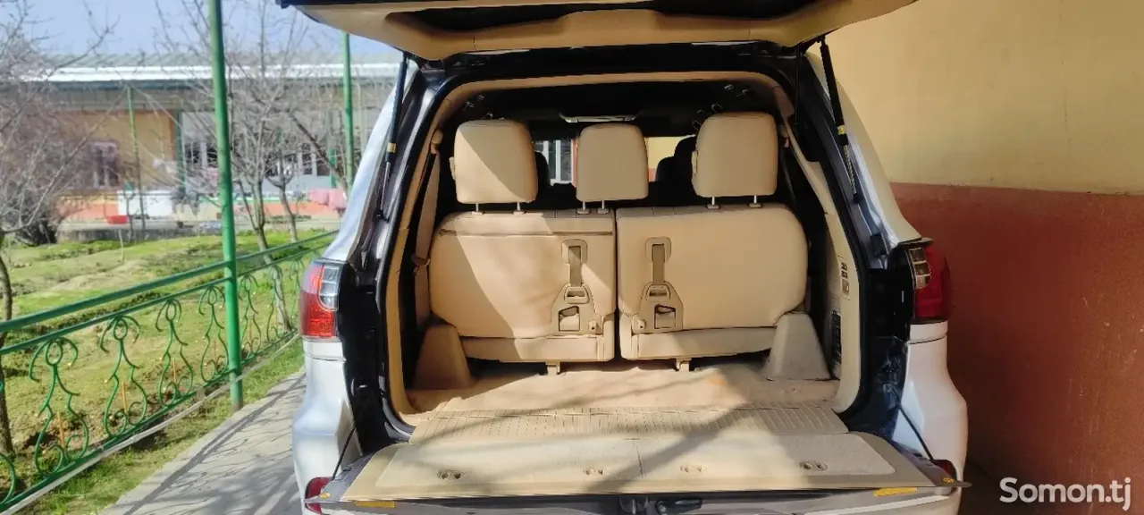 Lexus LX series 2008 · 5.7 AT
