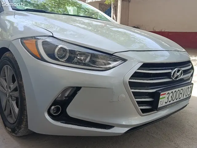 Hyundai Elantra 2016 · 2.0 AT