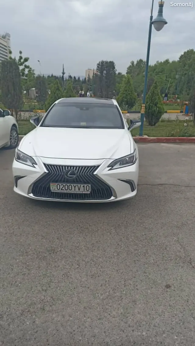 Lexus ES series 2019 · 2.5 AT