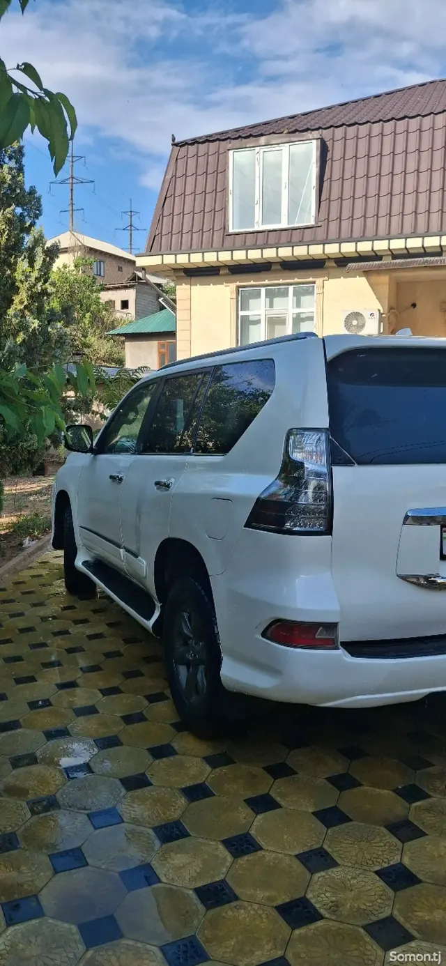 Lexus GX series 2011 · 4.6 AT