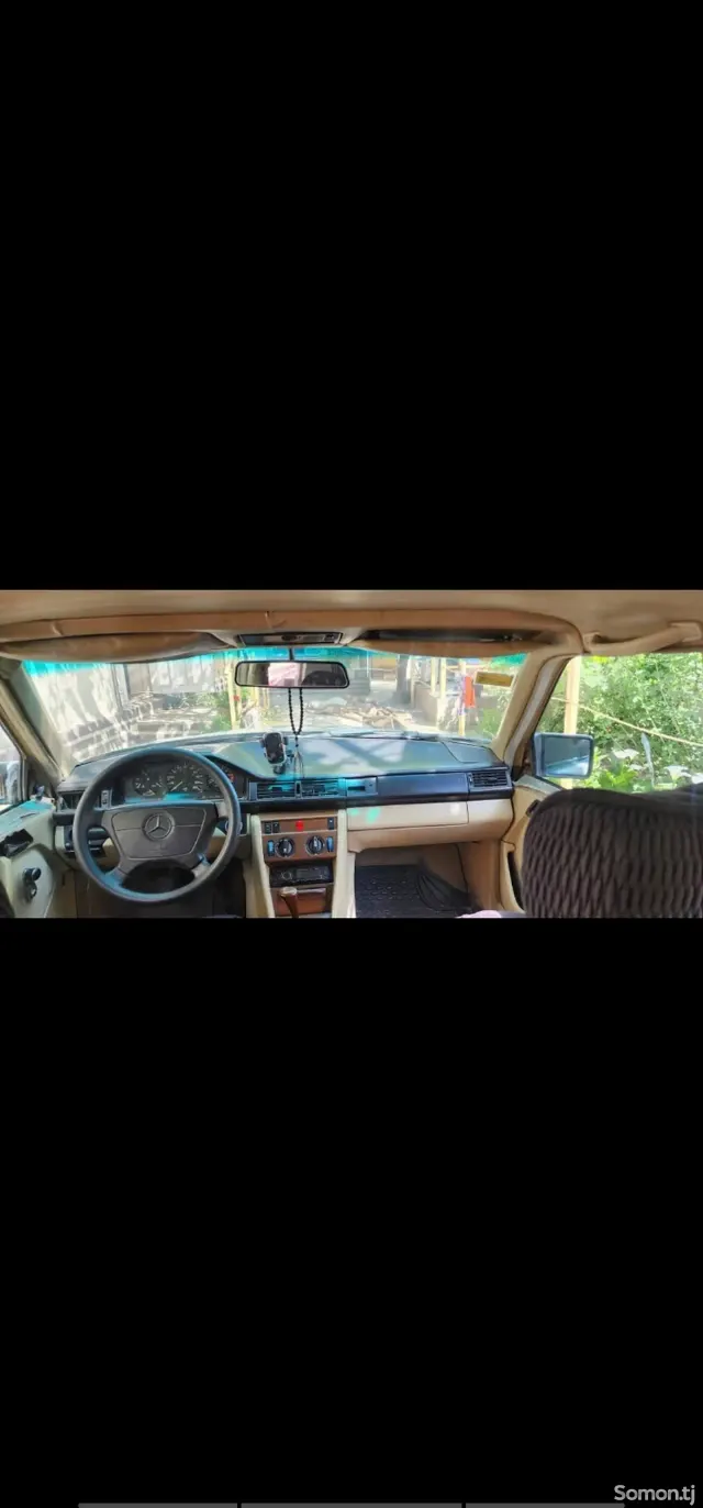 Mercedes-Benz W124 1987 · 1.8 MT