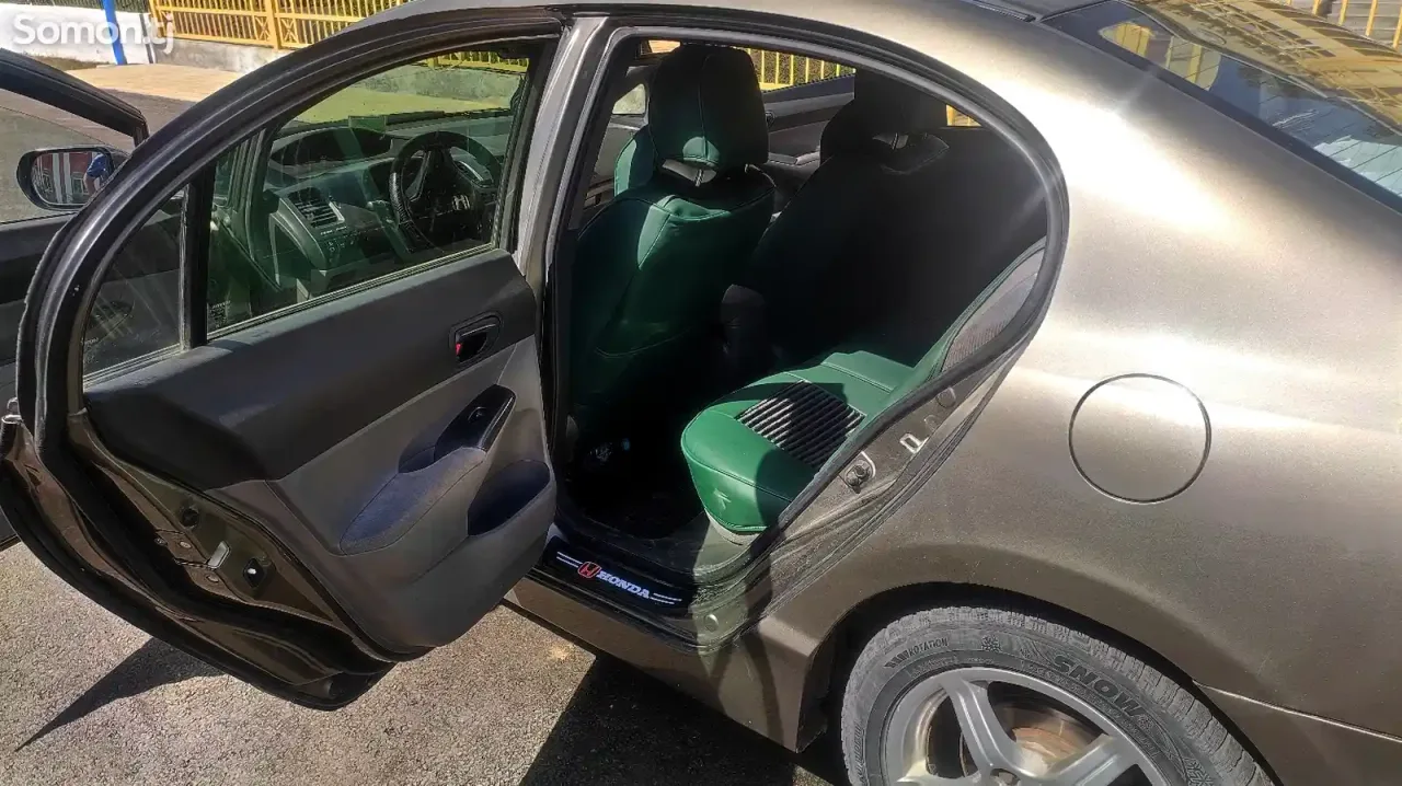 Honda Civic 2008 · 1.8 MT