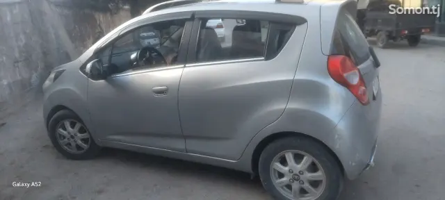 Chevrolet Spark 2010 · 1.1 AT