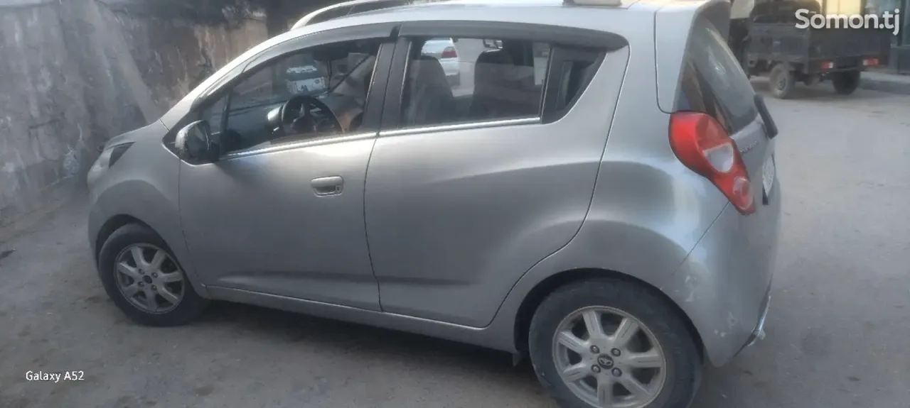 Chevrolet Spark 2010 · 1.1 AT