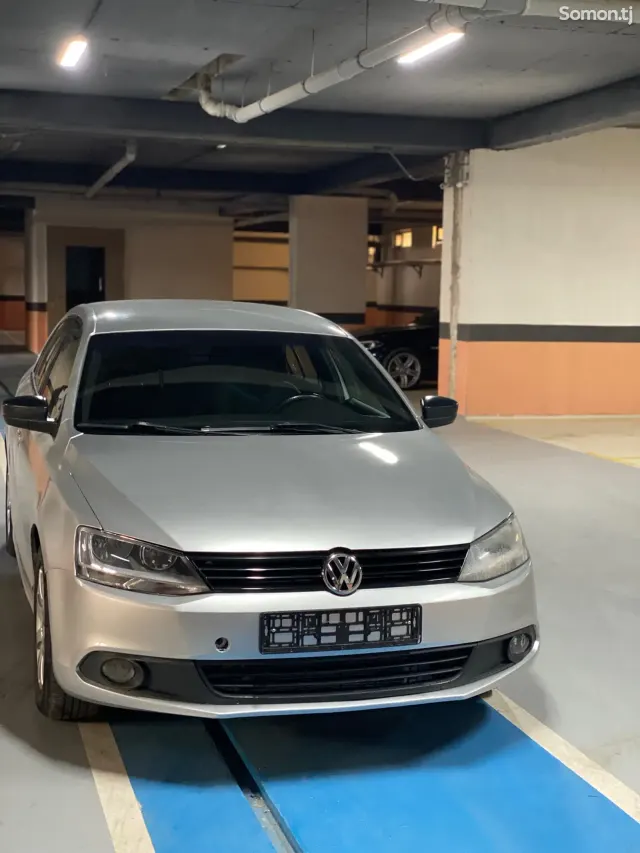 Volkswagen Jetta 2012 · 2.0 AT