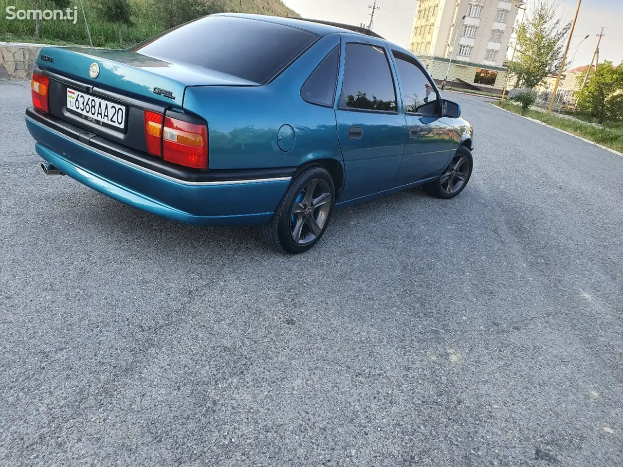 Opel Vectra A 1993 · 1.6 MT