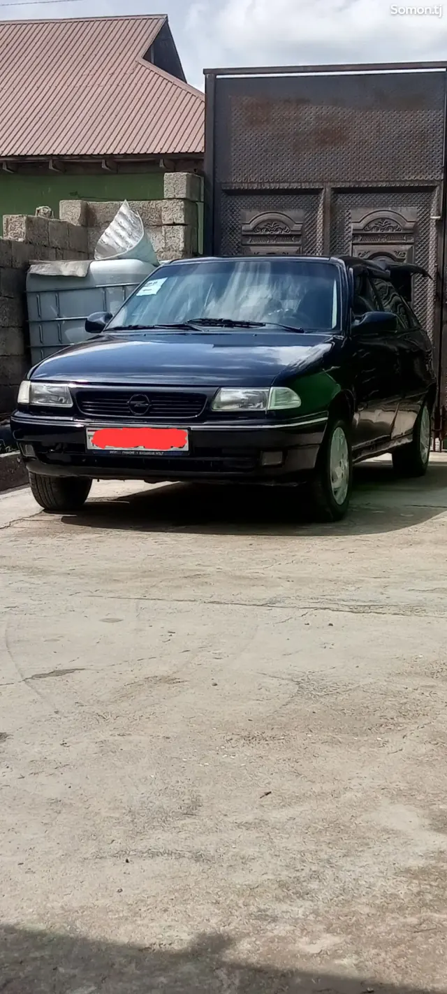 Opel Astra F 1994 · 1.6 MT